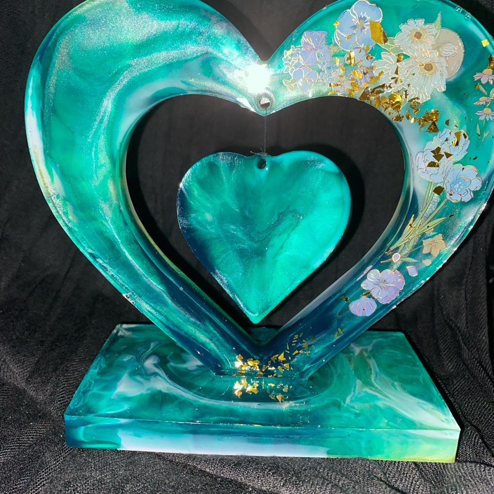 Elegant Teal Heart Sculpture with Floral Accents Picture Frame